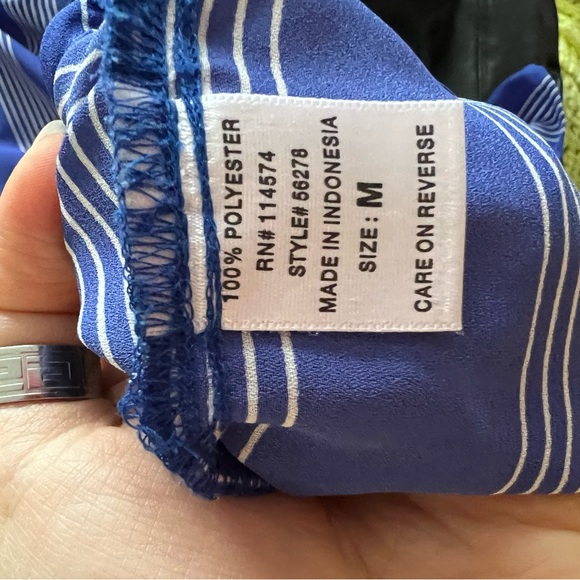 Stripped Blouse in blue and white - Picture 4 of 4